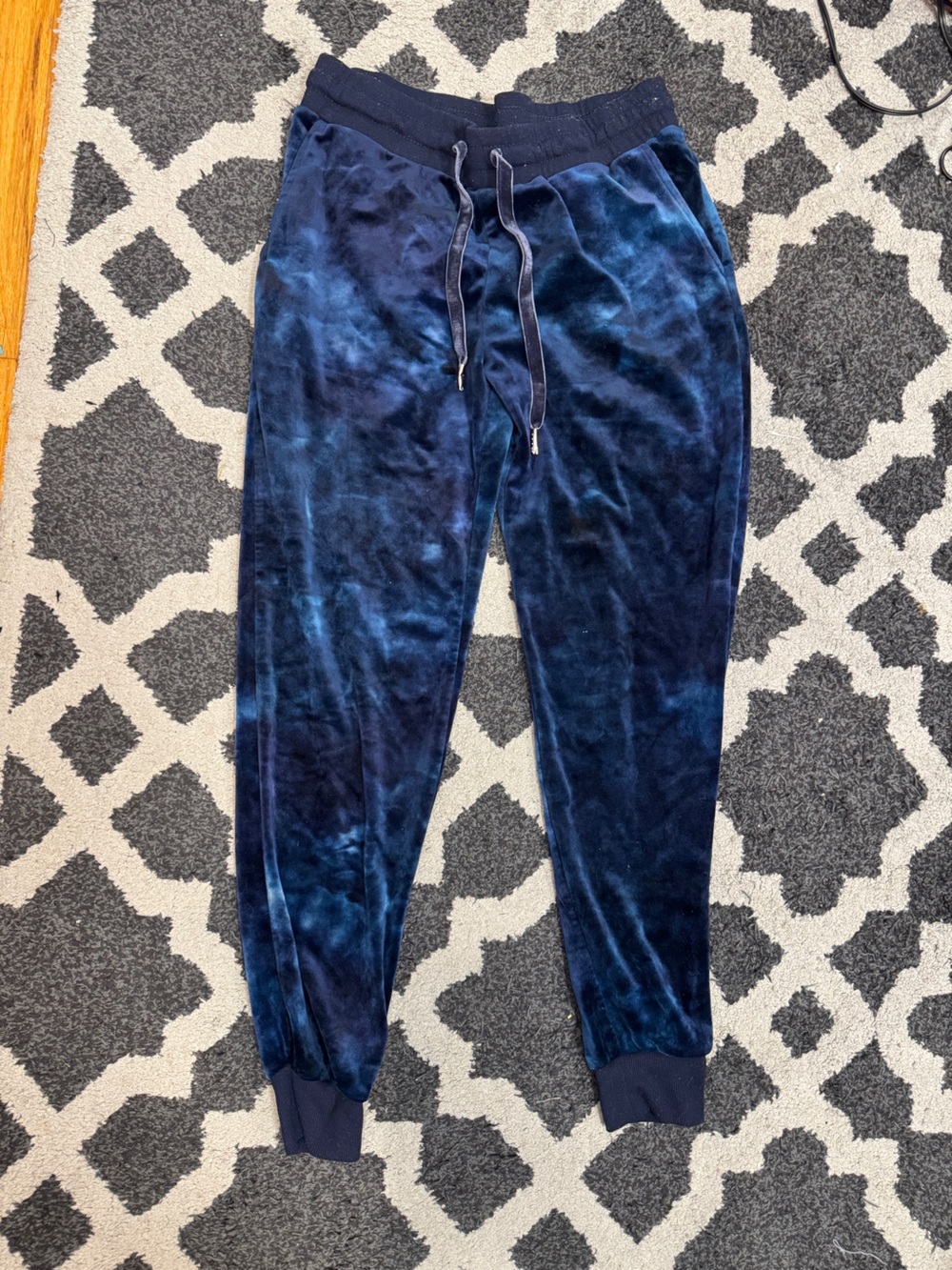 Time and Tru Navy Velvet Tie-Dye set